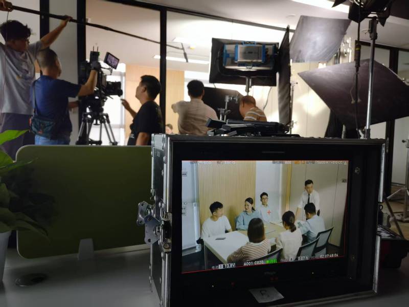 海曙区TVC拍摄公司：科技产品视觉化大师，诠释未来感与功能美学